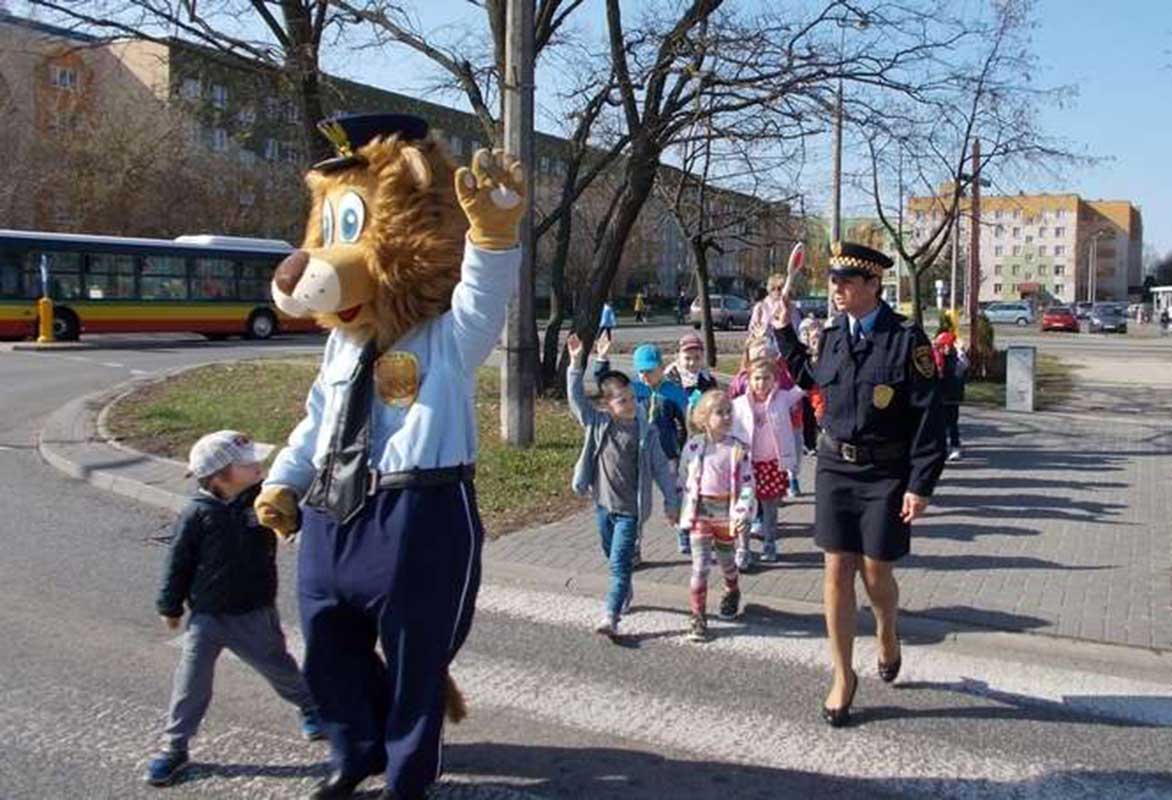 3 niekorzystne fakty o kostiumach reklamowych. Pomyśl, zanim zamówisz. Lew